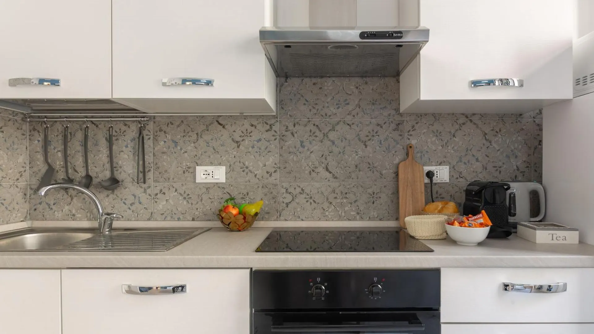 Apartment Ourjoy Condo, Free Parking, Ac, Strong Wifi - M Gioia47, Central Station, Porta Nuova, Milan