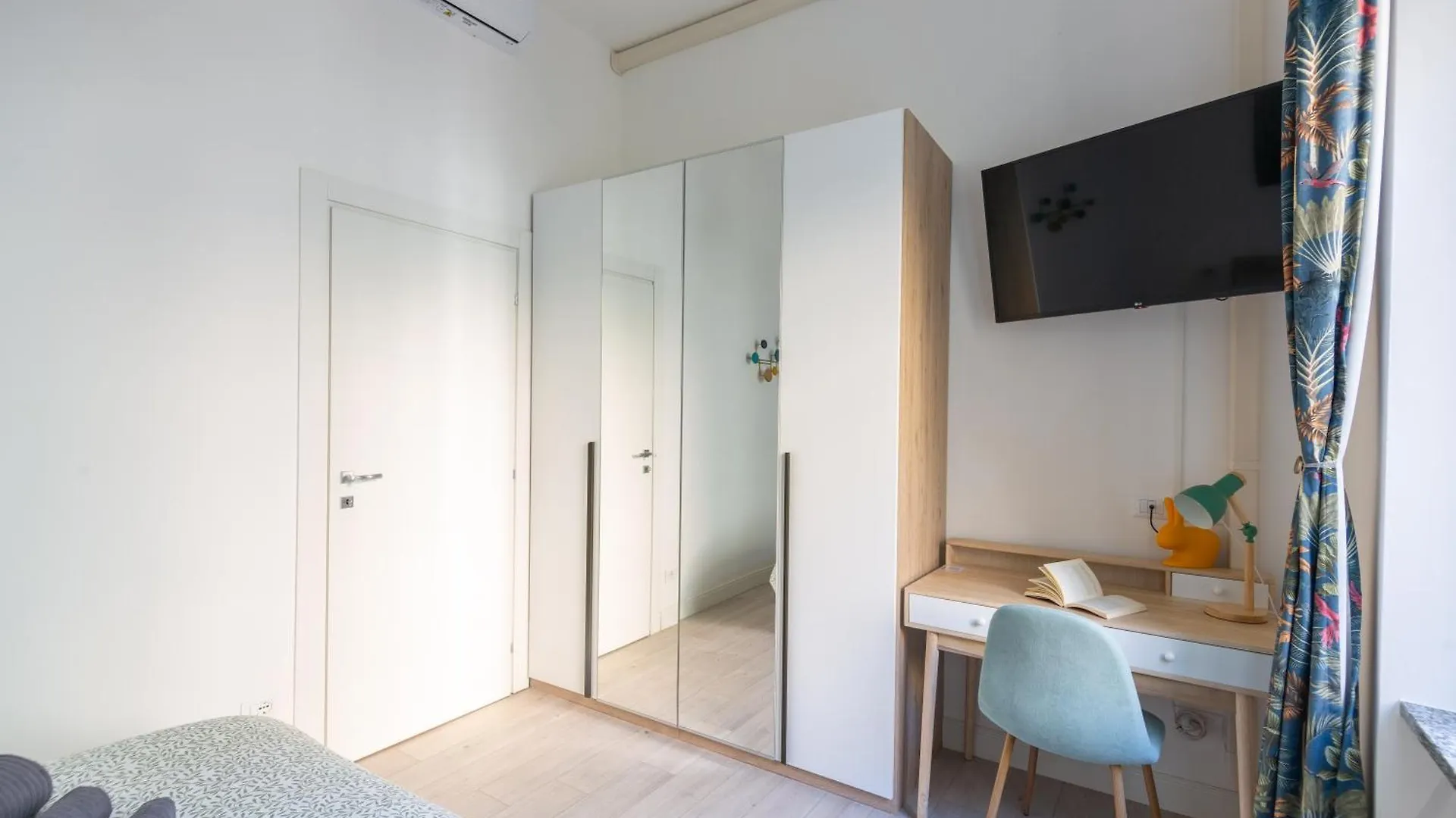 Ourjoy Condo, Free Parking, Ac, Strong Wifi - M Gioia47, Central Station, Porta Nuova, Milan Apartment
