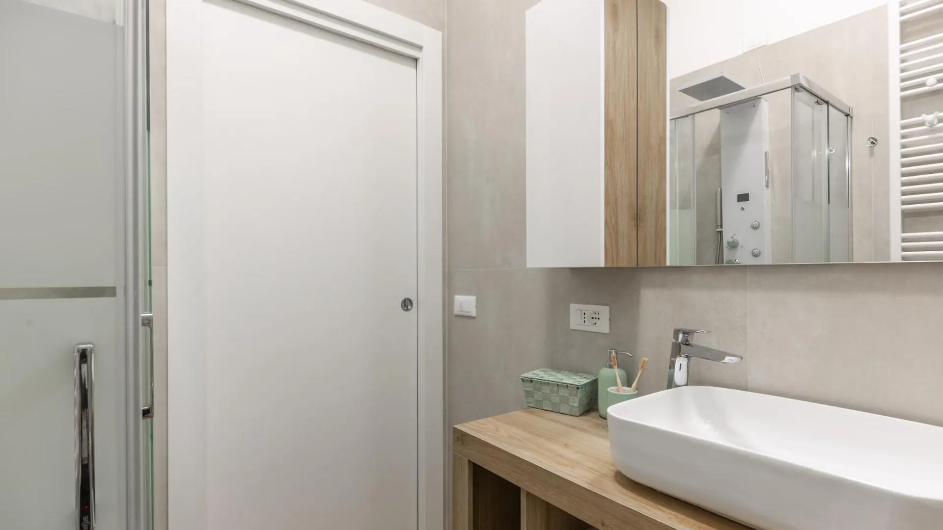 Ourjoy Condo, Free Parking, Ac, Strong Wifi - M Gioia47, Central Station, Porta Nuova, Milan 0*,